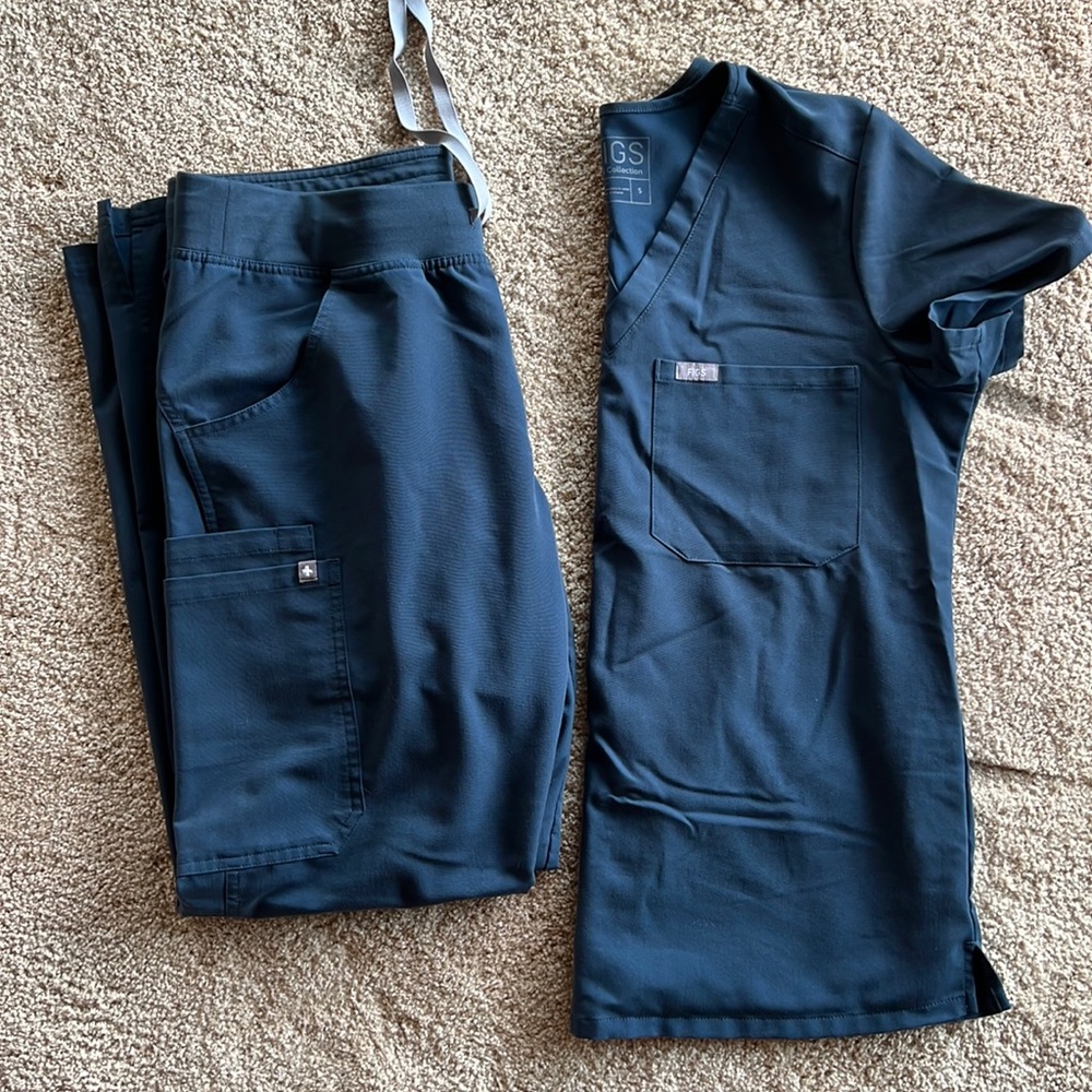 Figs scrubs. Dark harbor limited edition color. Size S top, M bottoms.